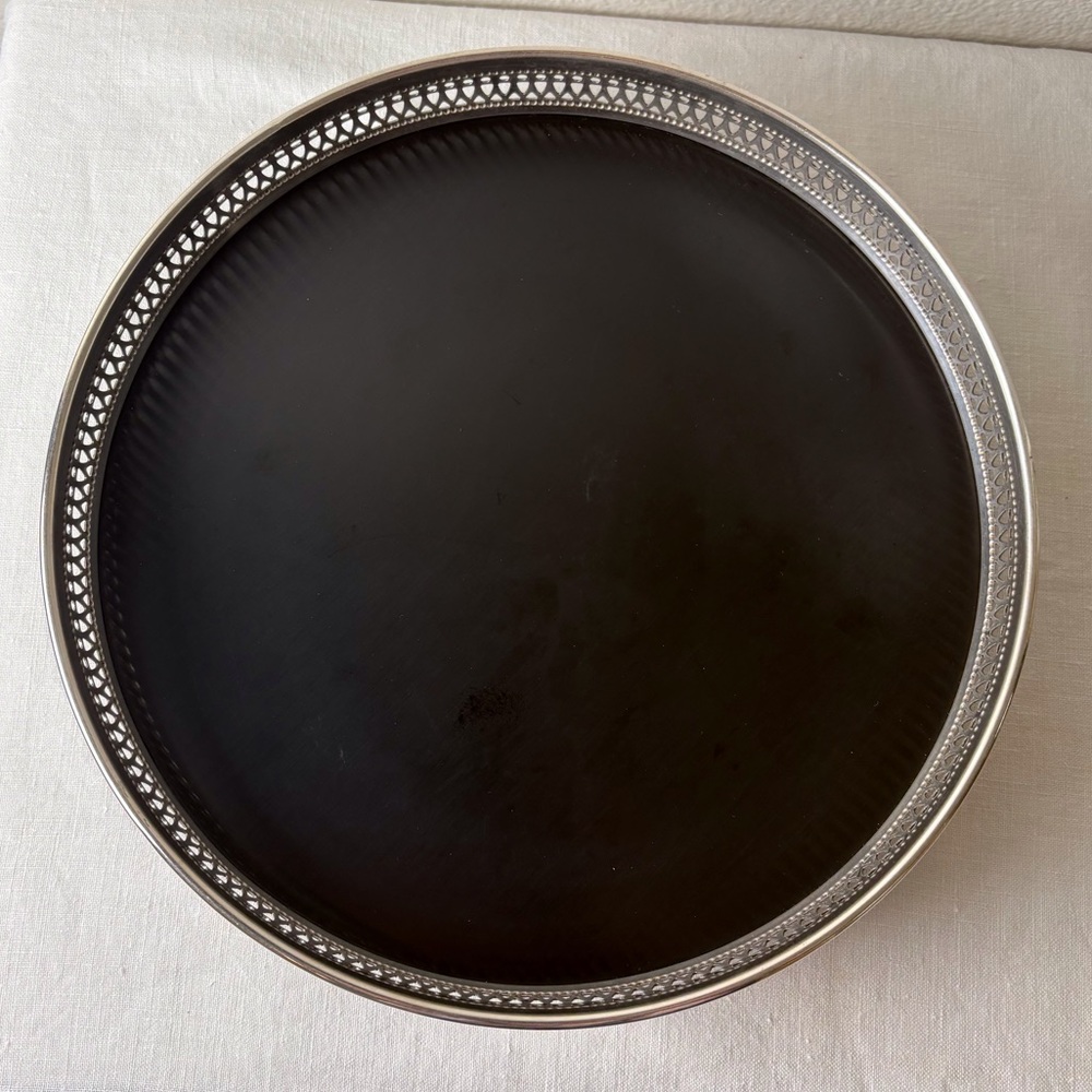 MCM Footed Bar / Vanity Tray - Silver Plate w/ Black Inset - XLNT Vintage Cond. - Picture 4 of 13